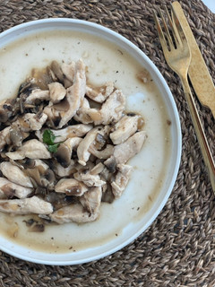 Una foto de Pechuga de pollo al champiñón fit