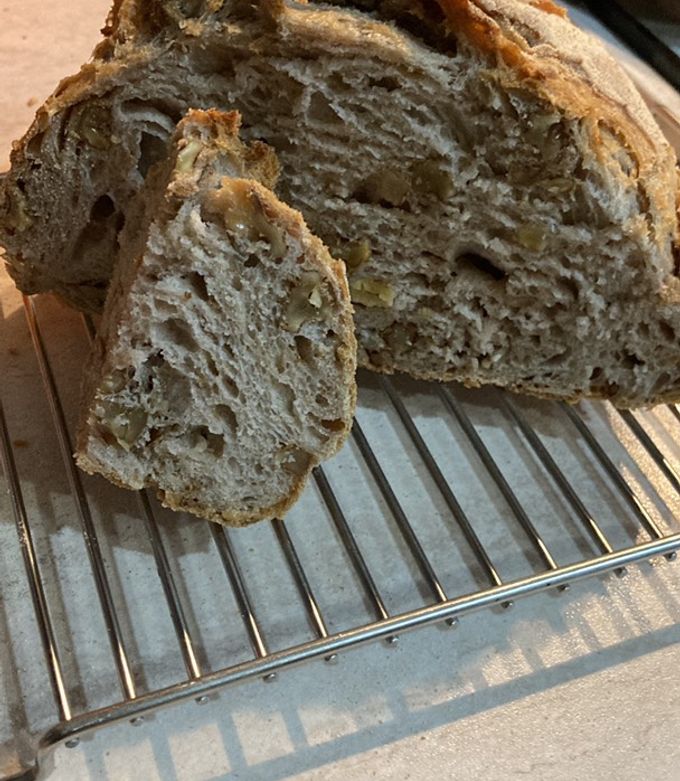 Foto di Pane alle noci, cottura in pentola di ghisa
