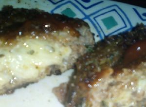 Una foto de Hamburguesas de carne de res 🐮 rellenas de queso