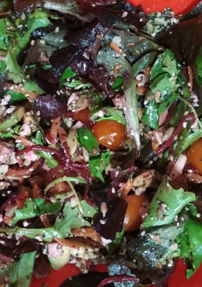 Una foto de Ensalada de brotes tiernos