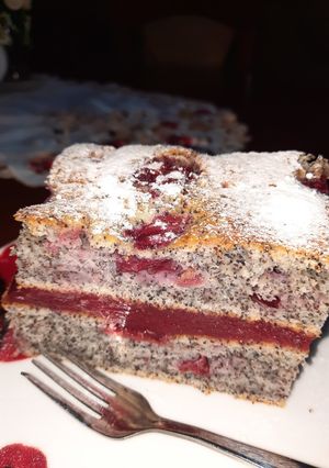 Meggyes mákos krémes recept fotója