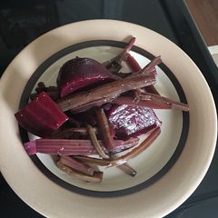 A picture of Beet salad with a vinaigrette.