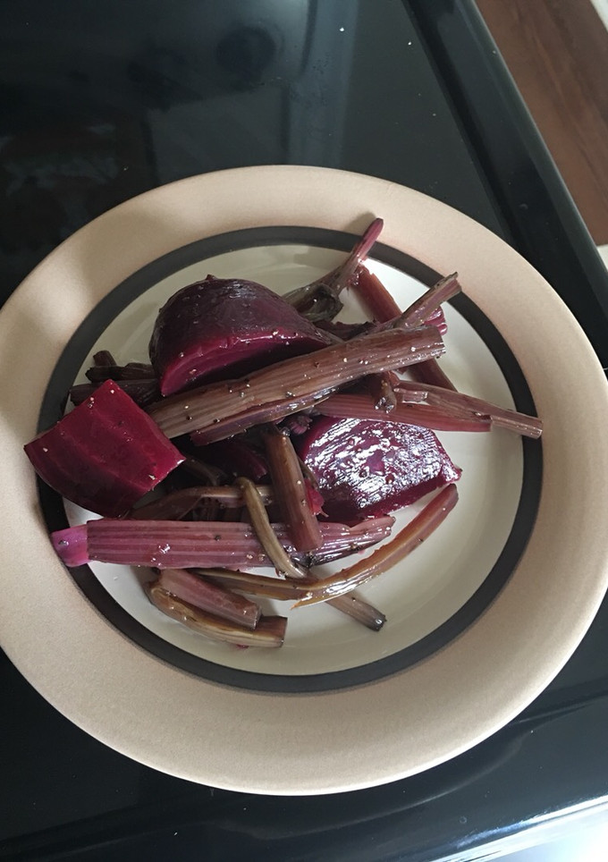 A picture of Beet salad with a vinaigrette.