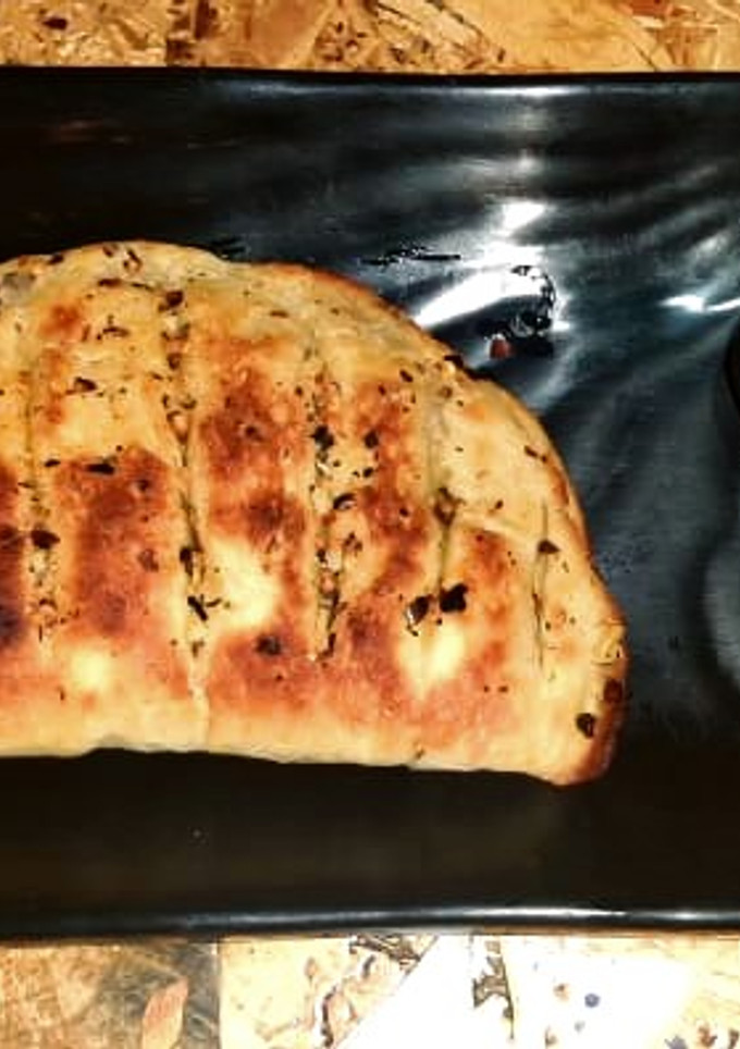 ગાર્લિક બ્રેડ (garlic bread recipe in Gujarati) રેસીપી મુખ્ય ફોટો