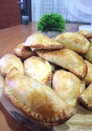 Una foto de Empanadas de jamón y queso y carne picada