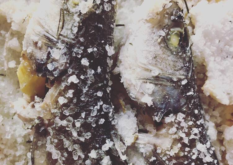 Ricetta Branzino In Crosta Di Sale Aromatizzato Di Joevanessa Cookpad