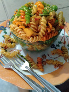 आलू टोमाटो पास्ता (aloo tomato pasta recipe in Hindi) रेसिपी मुख्य फोटो