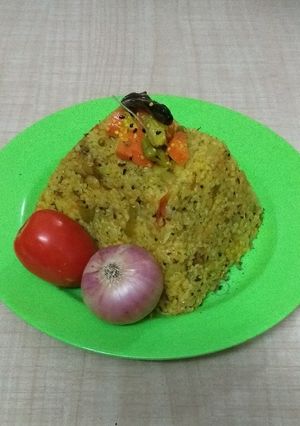A picture of Mix Dal-Veggie-Fada (Broken Wheat) Khichadi.