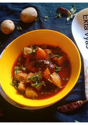 છાલવાળા બટાકા નું શાક (Chhal Vala Bataka Shak Recipe In Gujarati) રેસીપી મુખ્ય ફોટો