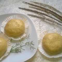 A picture of Bakpao klasik tanpa telor dari adonan donat.