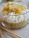 Vasitos de crema de queso y frutas