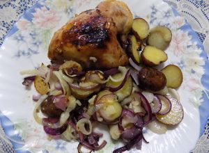 Una foto de Papines encebollados y pollo