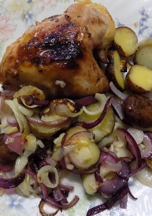 Una foto de Papines encebollados y pollo