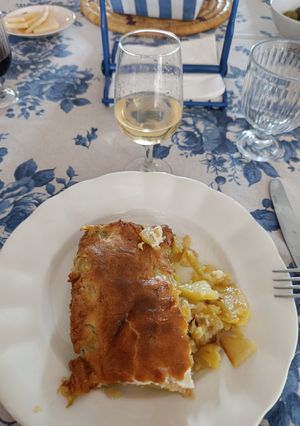 Una foto de Bacalao al horno con mayonesa y patatas panaderas
