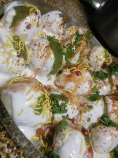 દહીંવડા (Dahivada Recipe In Gujarati) રેસીપી મુખ્ય ફોટો