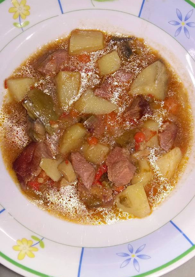 Una foto de Guisao de pavo y verduras