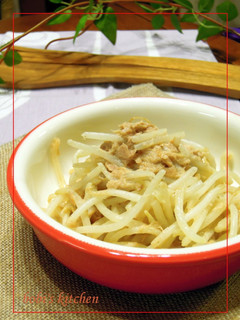 A picture of Bean Sprouts and Tuna with Sweet Chili Sauce Mayonnaise.
