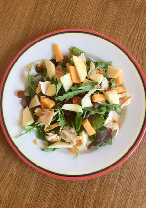 Foto principal de Ensalada ligera de frutos secos, manzana y queso