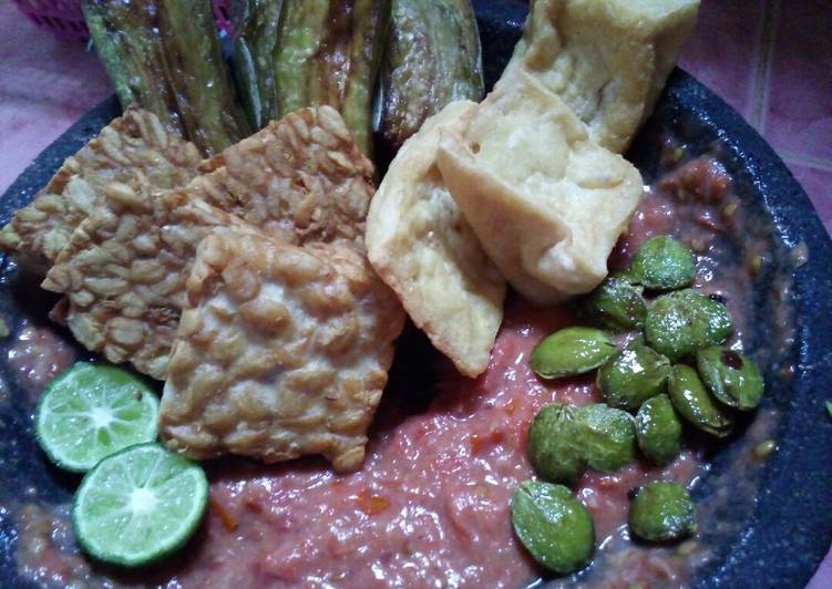 Cara Gampang Menyiapkan Sambal trasi + jeruk kuwek, Menggugah Selera