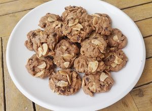 Foto resep Double Choco + Almond Cookies