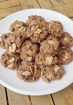 Foto resep Double Choco + Almond Cookies