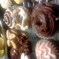 A picture of chocolate banana cupcakes.
