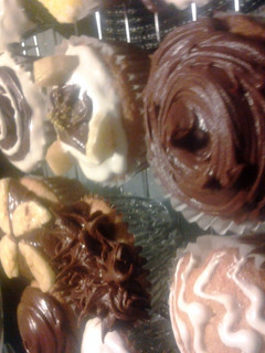 A picture of chocolate banana cupcakes.