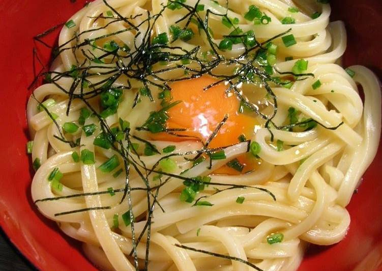 Hot Udon Noodles with Raw Egg