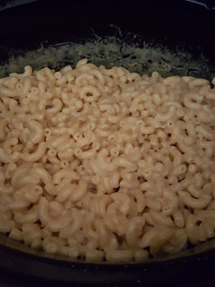 A picture of Crock pot mac n cheese.