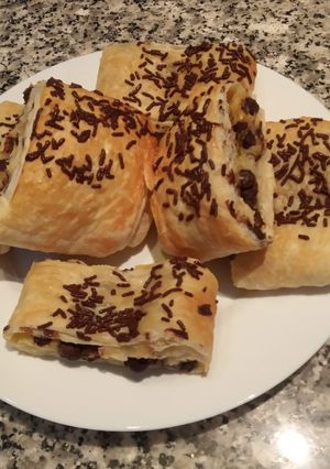 Una foto de Hojaldre de crema pastelera y chocolate