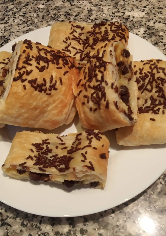Una foto de Hojaldre de crema pastelera y chocolate