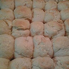 A picture of My moms yeast rolls.