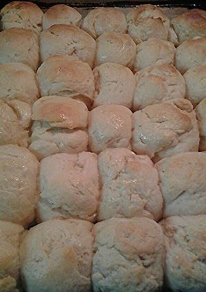 A picture of My moms yeast rolls.