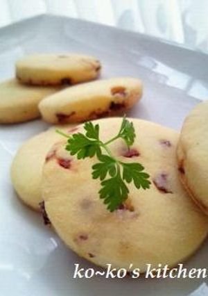 A picture of Strawberry and Blueberry Cookies.