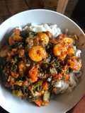 Tallarines de arroz con salsa de camarones 🍤🍜