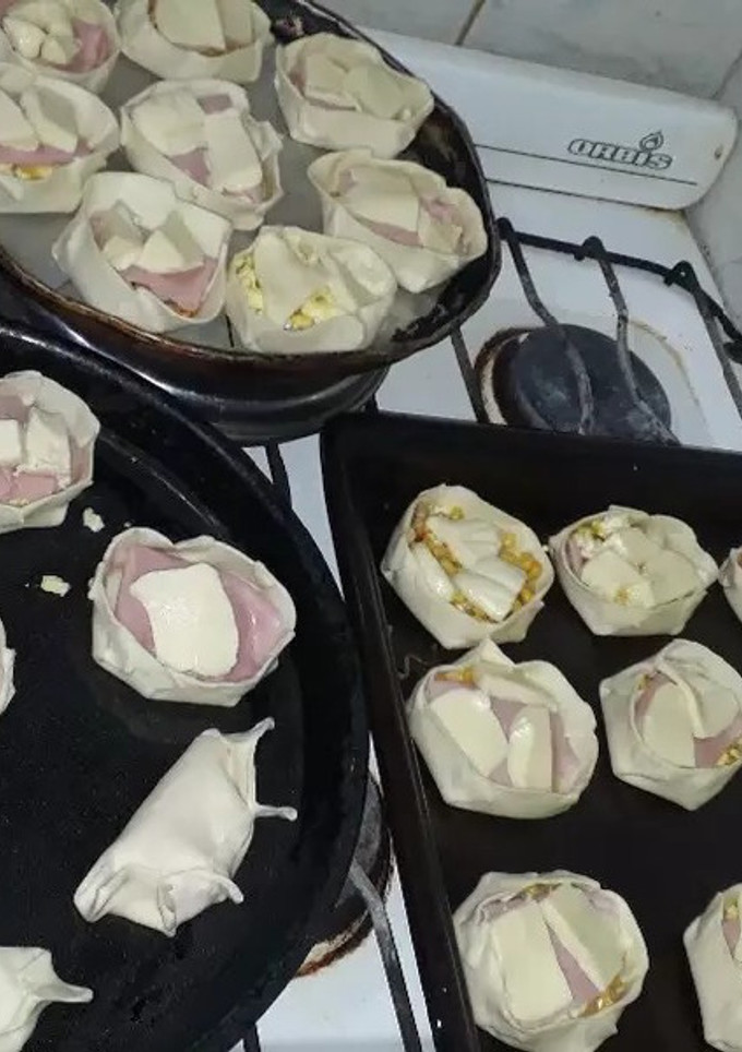 Una foto de Canastitas de jamón, queso, cebolla, choclo y huevo😋