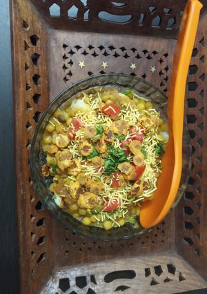 પાઉં રગડા ચાટ(pav ragdo chaat recipe in gujarati) રેસીપી મુખ્ય ફોટો