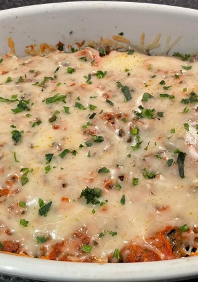 Una foto de Carne picada con patatas y tomate: comida muy rica