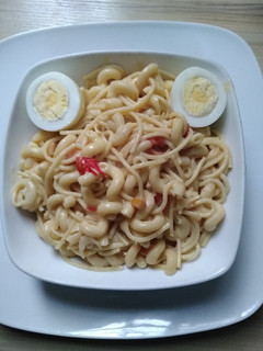 A picture of Simple macaroni/spaghetti and cheese.
