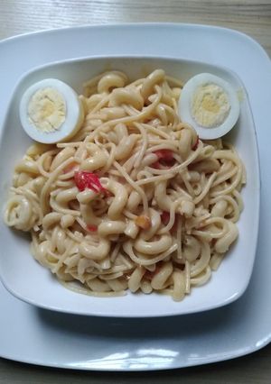 A picture of Simple macaroni/spaghetti and cheese.