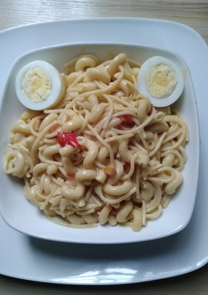A picture of Simple macaroni/spaghetti and cheese.