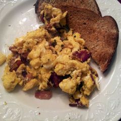 A picture of German scrambled eggs (bacon).