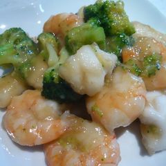 A picture of Chinese Stir-Fried Shrimp, Squid, and Broccoli.