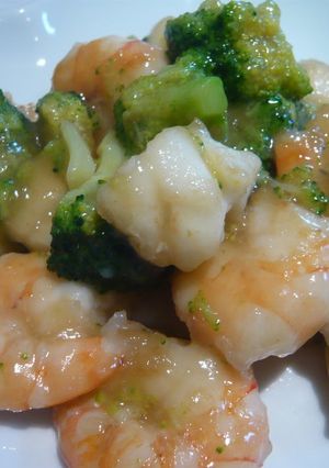 A picture of Chinese Stir-Fried Shrimp, Squid, and Broccoli.