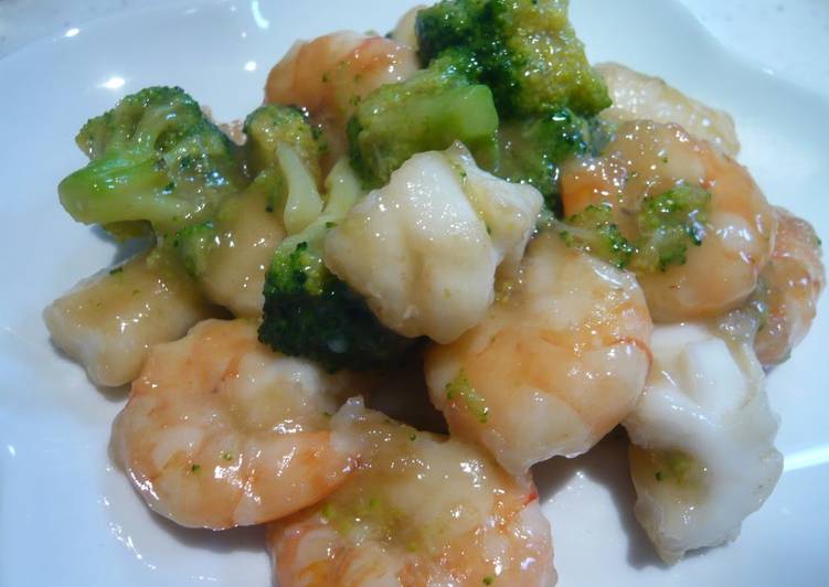 Recipe of Super Quick Homemade Chinese Stir-Fried Shrimp, Squid, and Broccoli