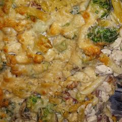 A picture of Bacon Chicken Alfredo Bake.
