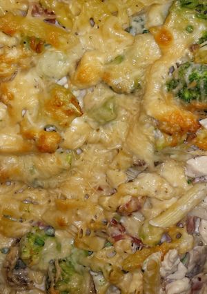 A picture of Bacon Chicken Alfredo Bake.