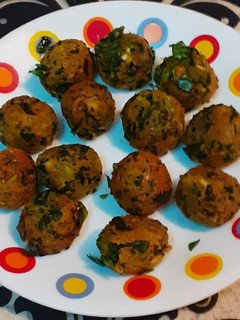 કાચા પાકા મેથી ની ભાજી ના મુઠીયા (Kacha Paka Methi Bhaji Muthia Recipe In Gujarati) રેસીપી મુખ્ય ફોટો
