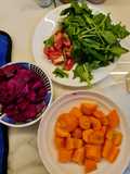 Bayam horenso, wortel, buah naga dan tomat slow juicer