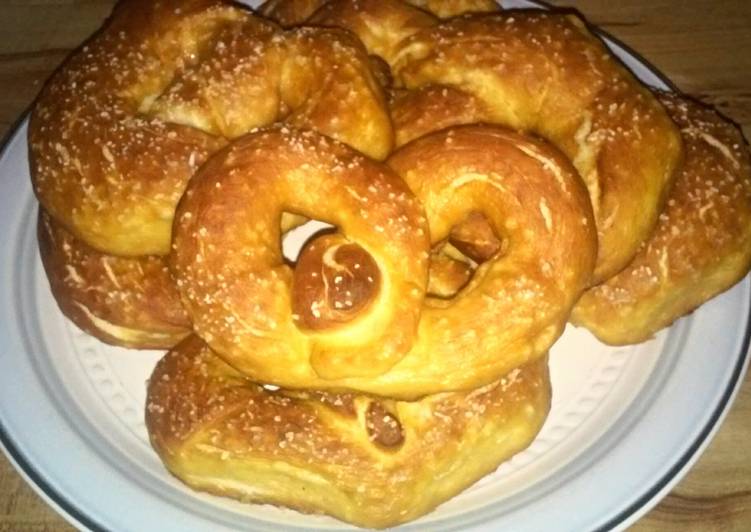 Steps to Prepare Any-night-of-the-week Dawn&#39; s Soft Chewy Pretzels